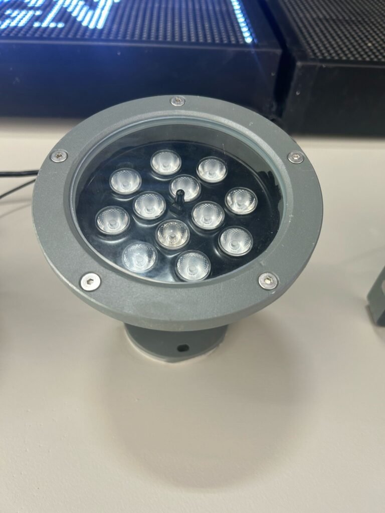 LED Outdoor Flood Light 24W 24V 3500K - Image 4