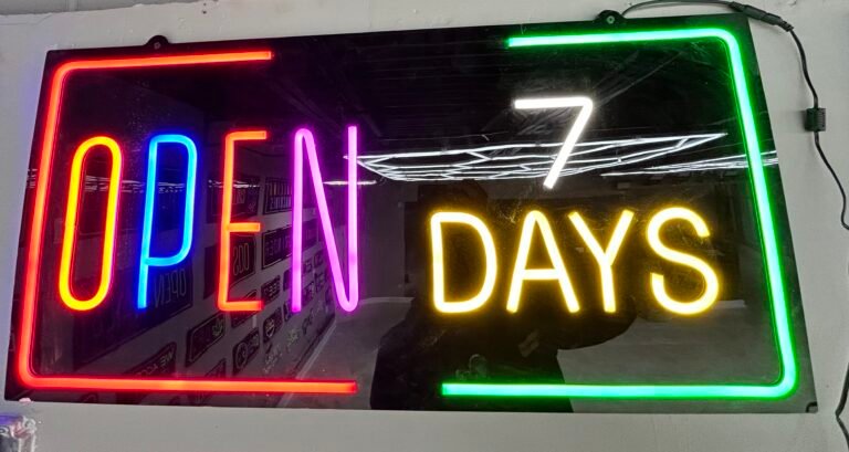 NEON-OPEN 7 DAYS
